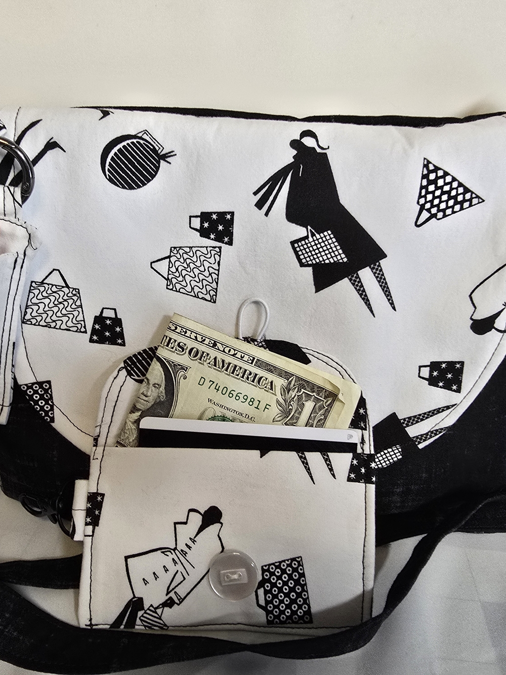 Black & White Graphic Print Crossbody Bag with Front Pocket